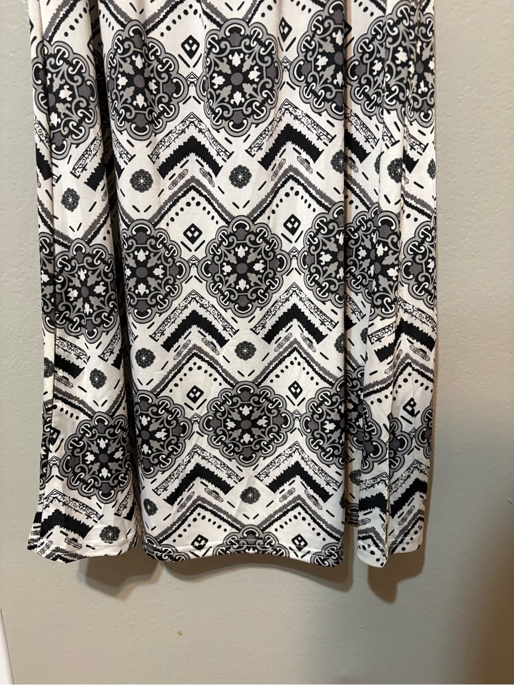 Women’s Sleeveless NWT Studio West Black & White Cowl Printed Midi Dress Size L - Picture 3 of 14